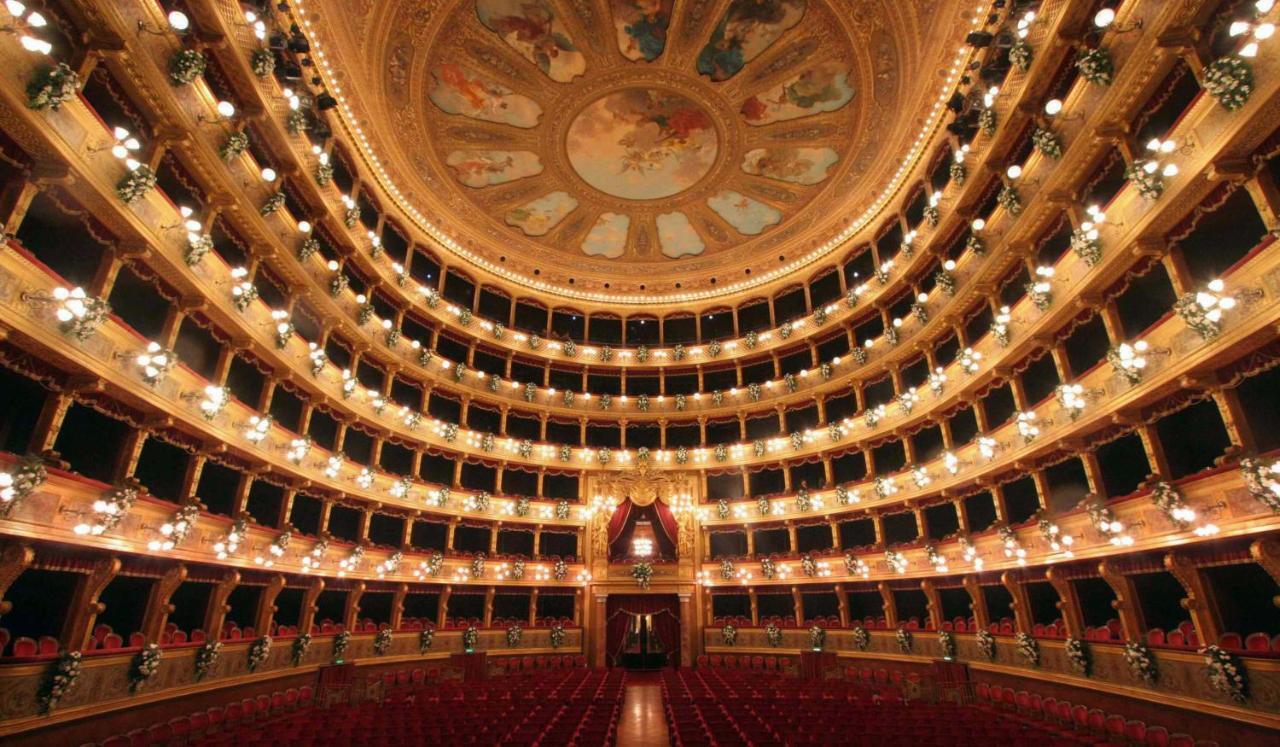 Ai Teatri *